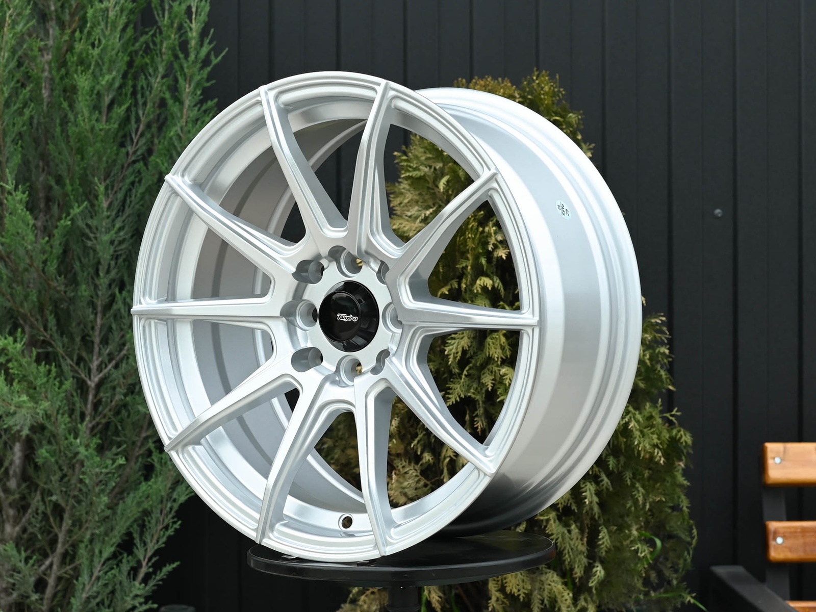 R17 Taigiro Spider 7.5J ET40 4*100/114.3 Серебро
