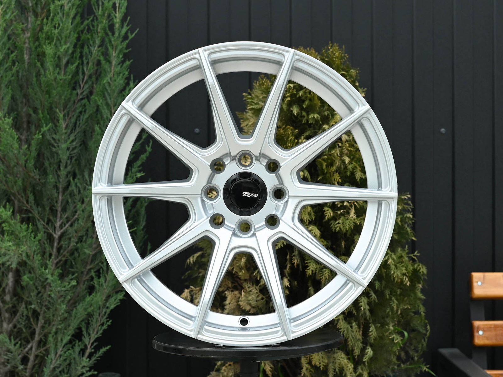 R17 Taigiro Spider 7.5J ET40 4*100/114.3 Серебро