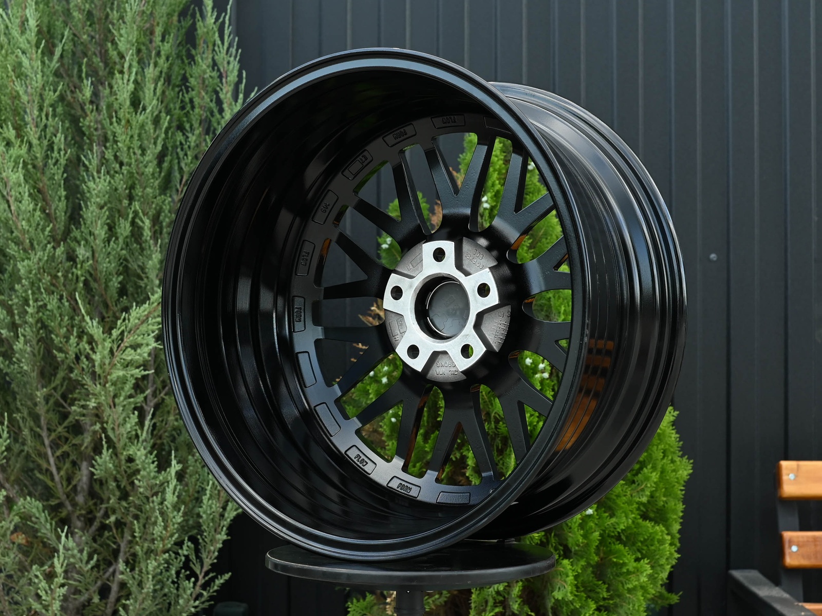 R18 BBS LM Стиль 8.0J ET38 5*114.3 Черный