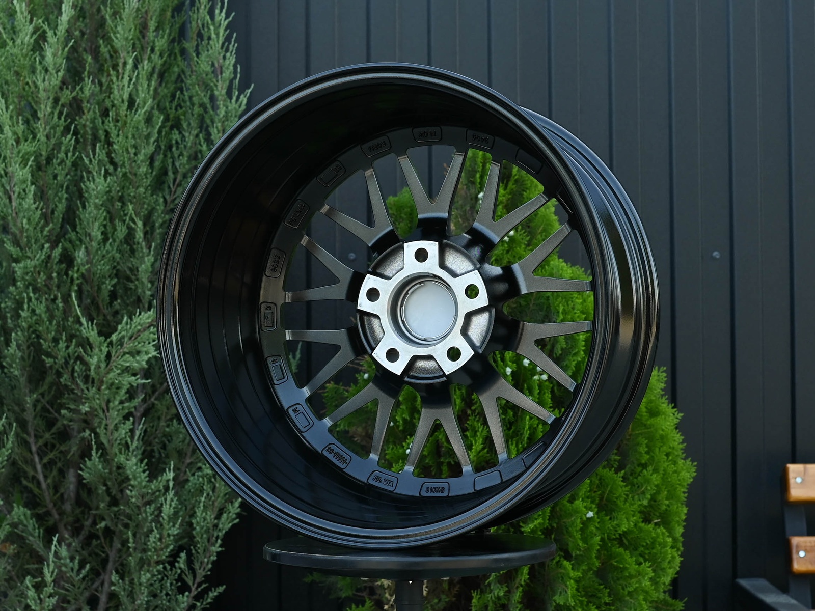 R17 BBS LM стиль 7.5 ET38 5*110 Темный хром