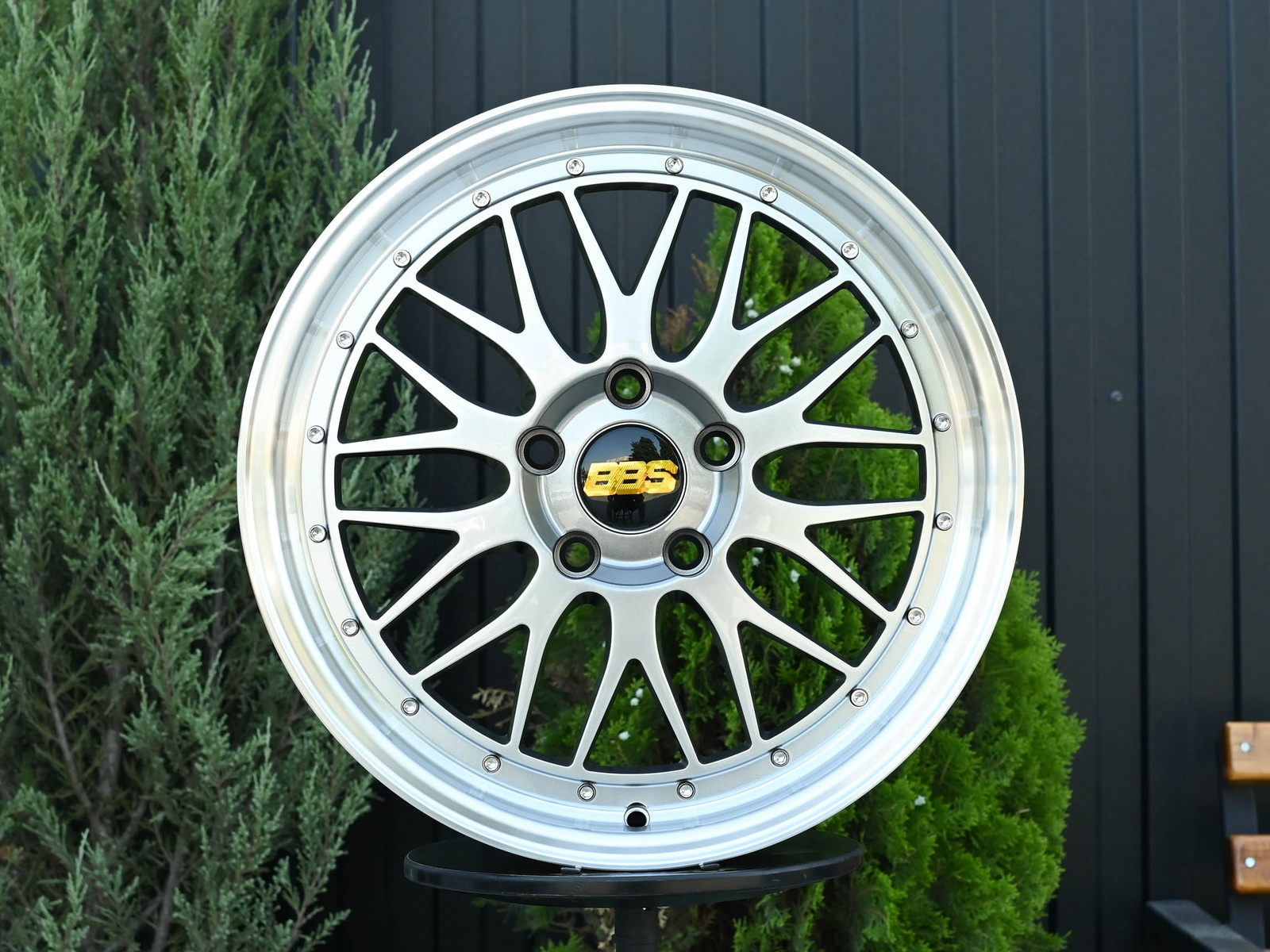 R17 BBS LM стиль 7.5 ET38 5*108 Темный хром
