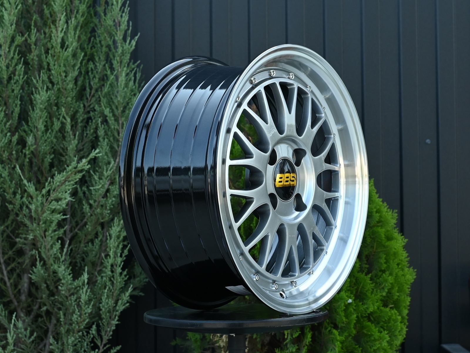 R15 BBS LM Стиль 6.5J ET38 4*100 Темный хром