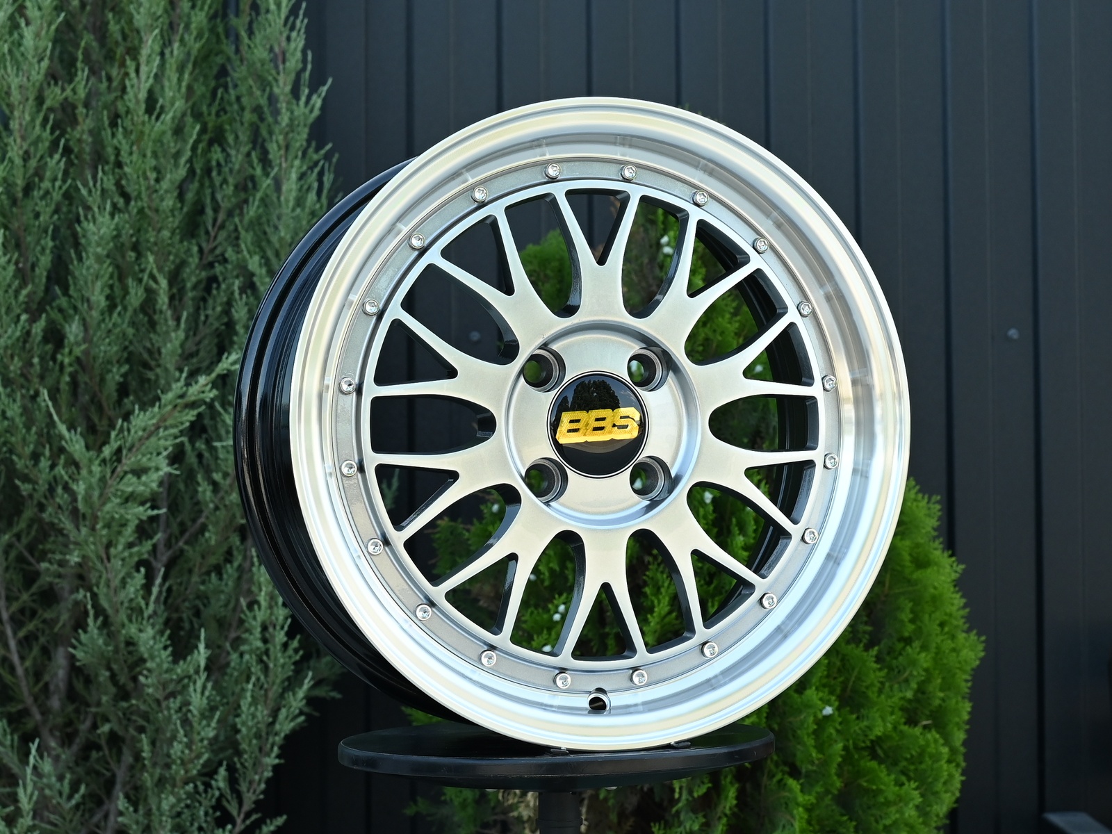 R15 BBS LM Стиль 6.5J ET38 4*100 Темный хром