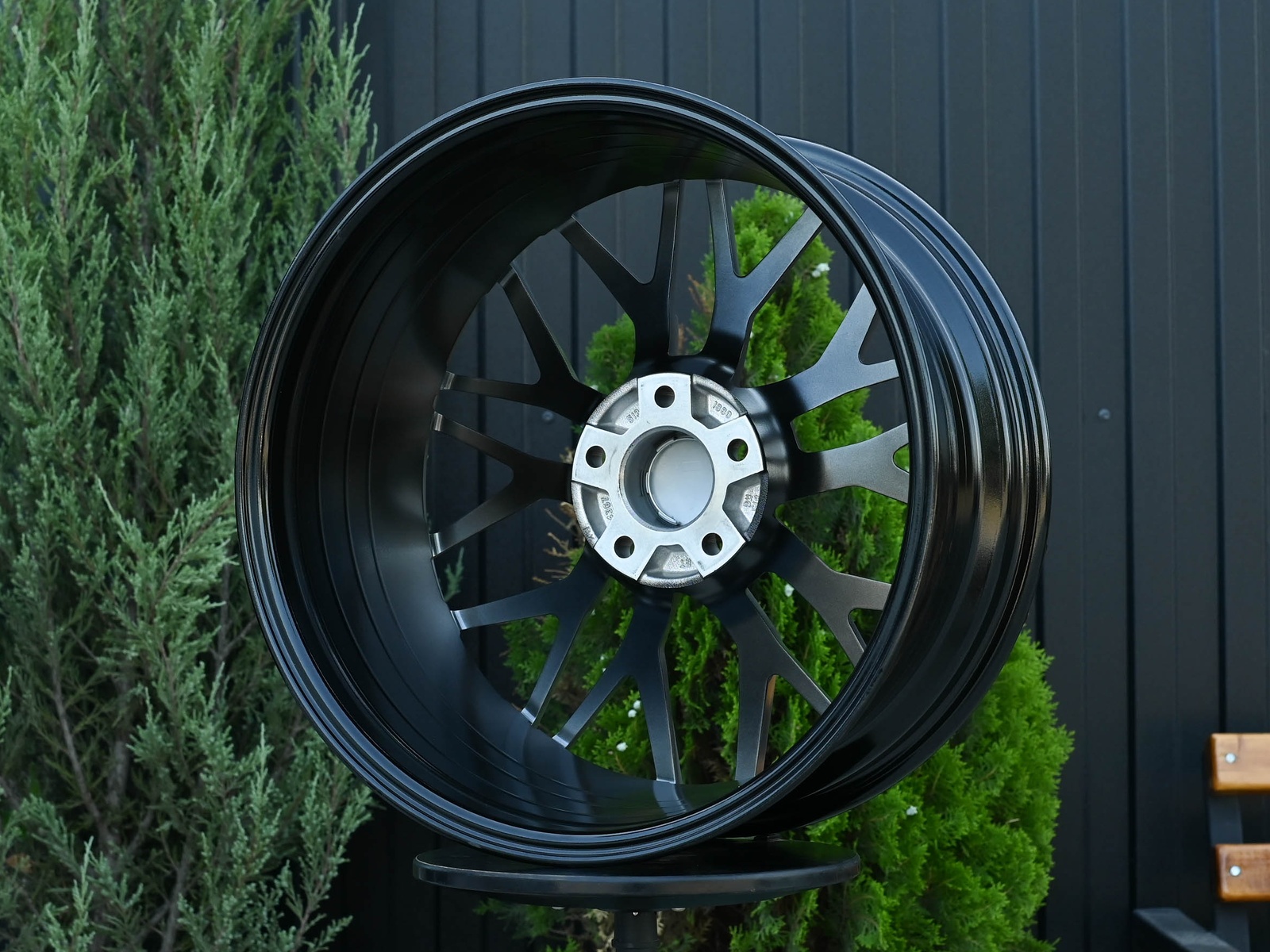R18 Vossen 3323 Стиль 8.0J ET38 5*114.3 Серебро