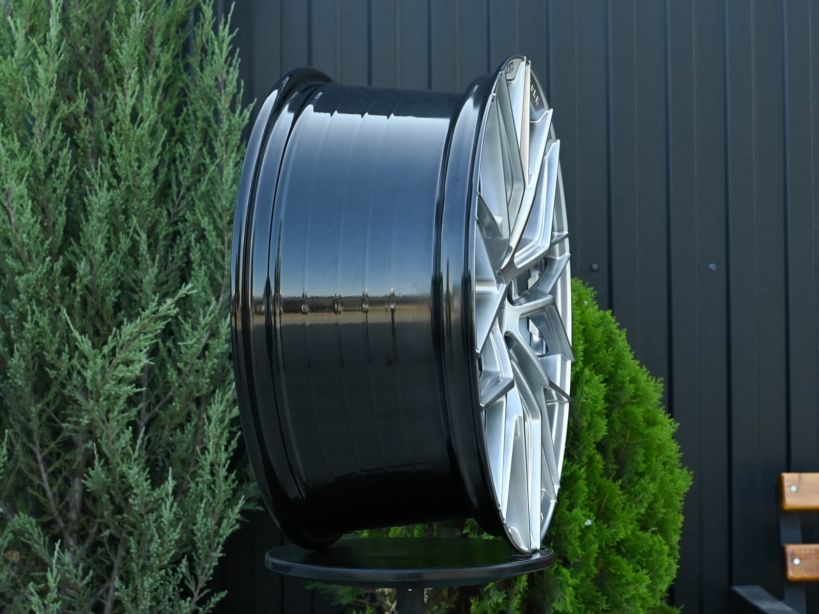 R18 Vossen 3323 Стиль 8.0J ET38 5*114.3 Серебро