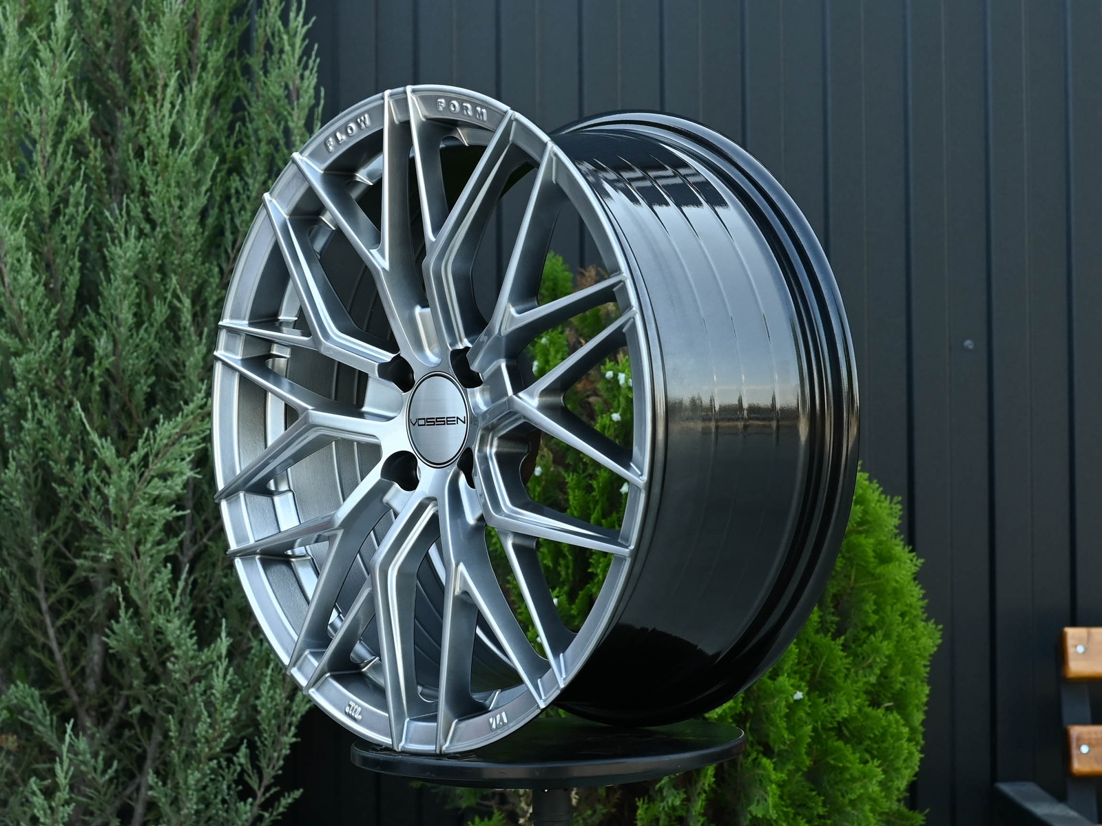 R17 Vossen 3323 Стиль 7.5J ET38 4*100 Серебро