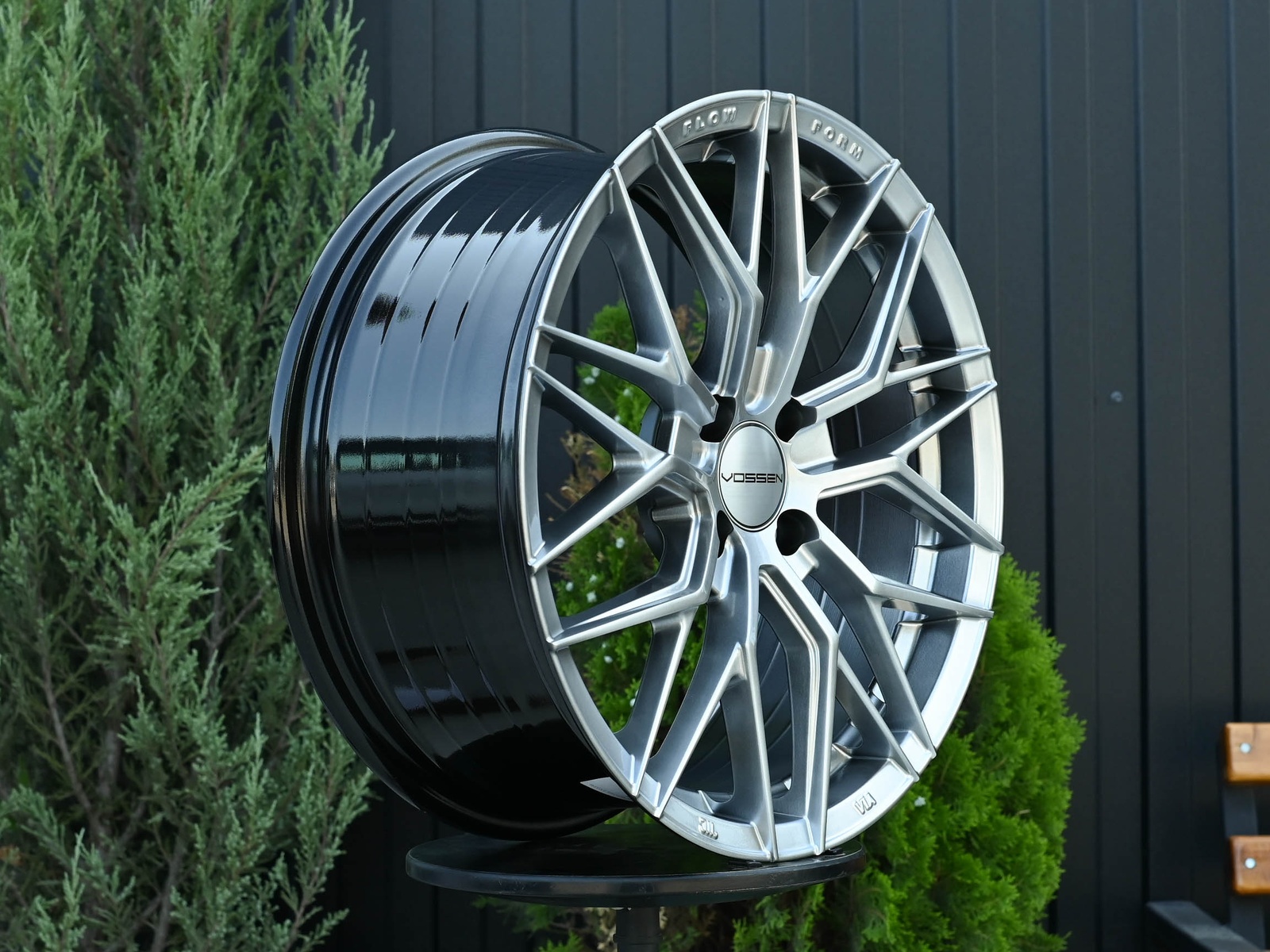 R17 Vossen 3323 Стиль 7.5J ET38 4*100 Серебро