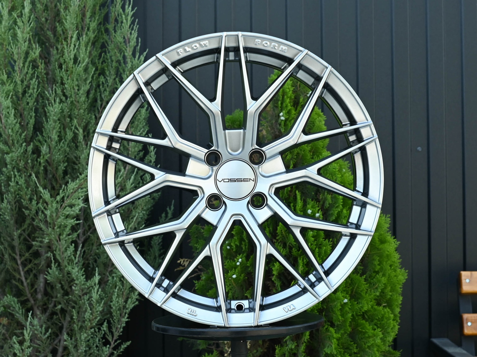 R17 Vossen 3323 Стиль 7.5J ET38 4*100 Серебро