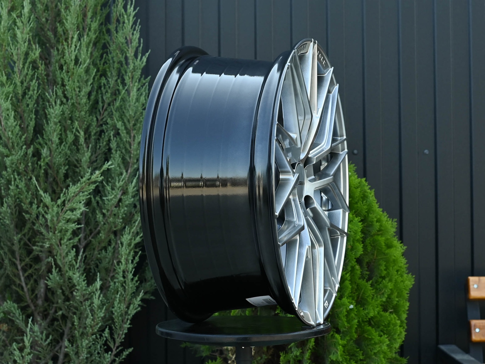 R17 Vossen 3323 Стиль 7.5J ET38 4*100 Серебро