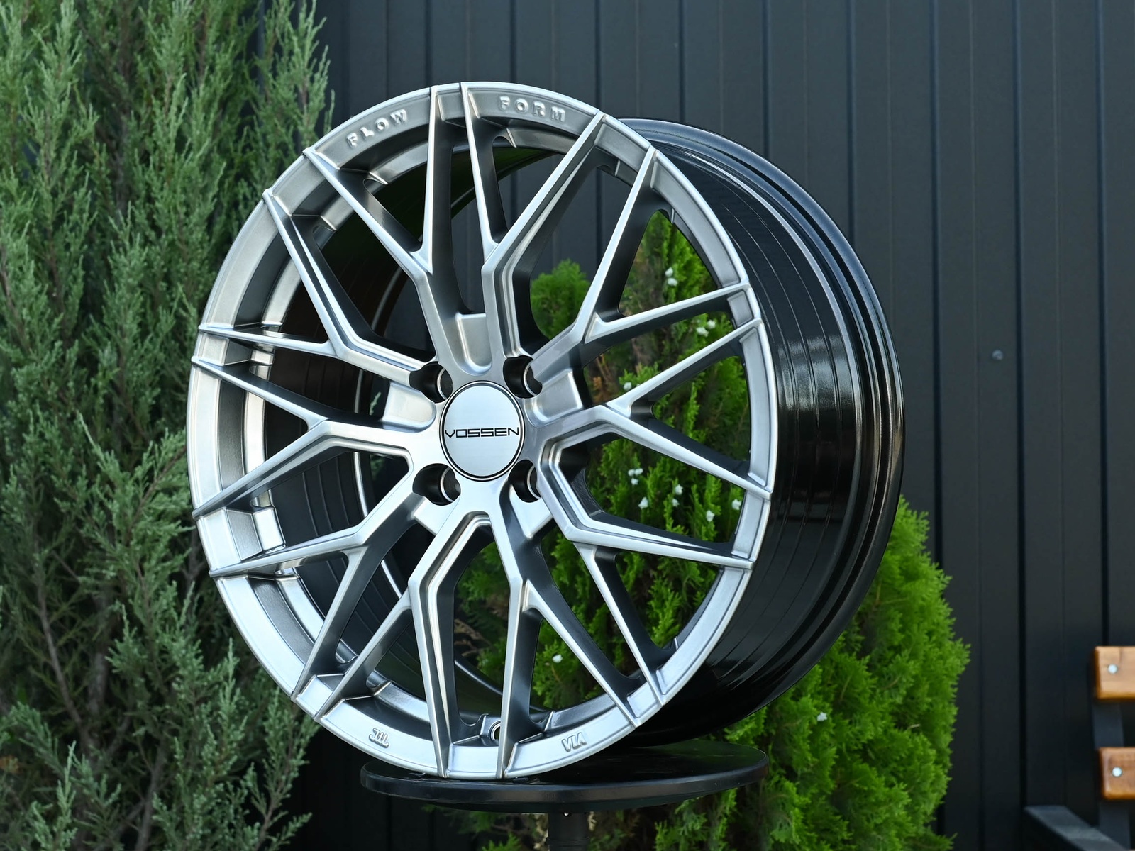 R17 Vossen 3323 Стиль 7.5J ET38 4*100 Серебро