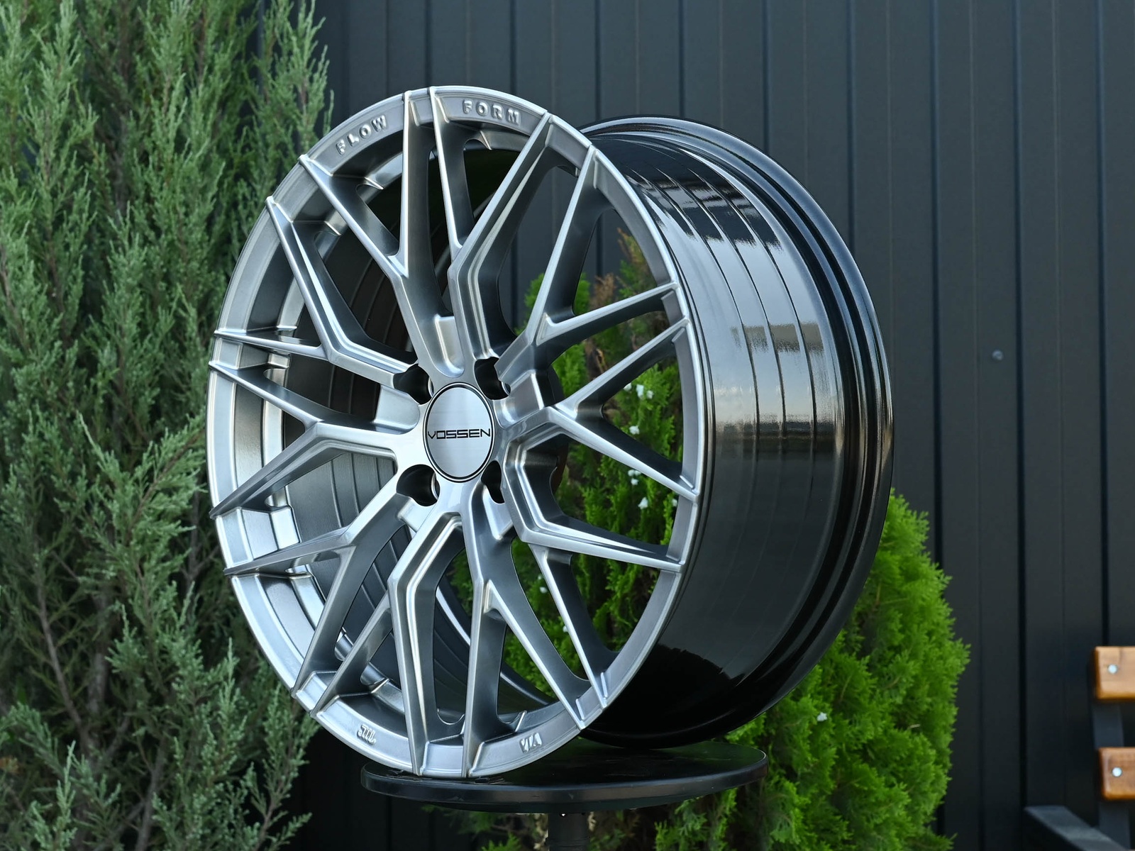R17 Vossen 3323 Стиль 7.5J ET38 4*100 Серебро