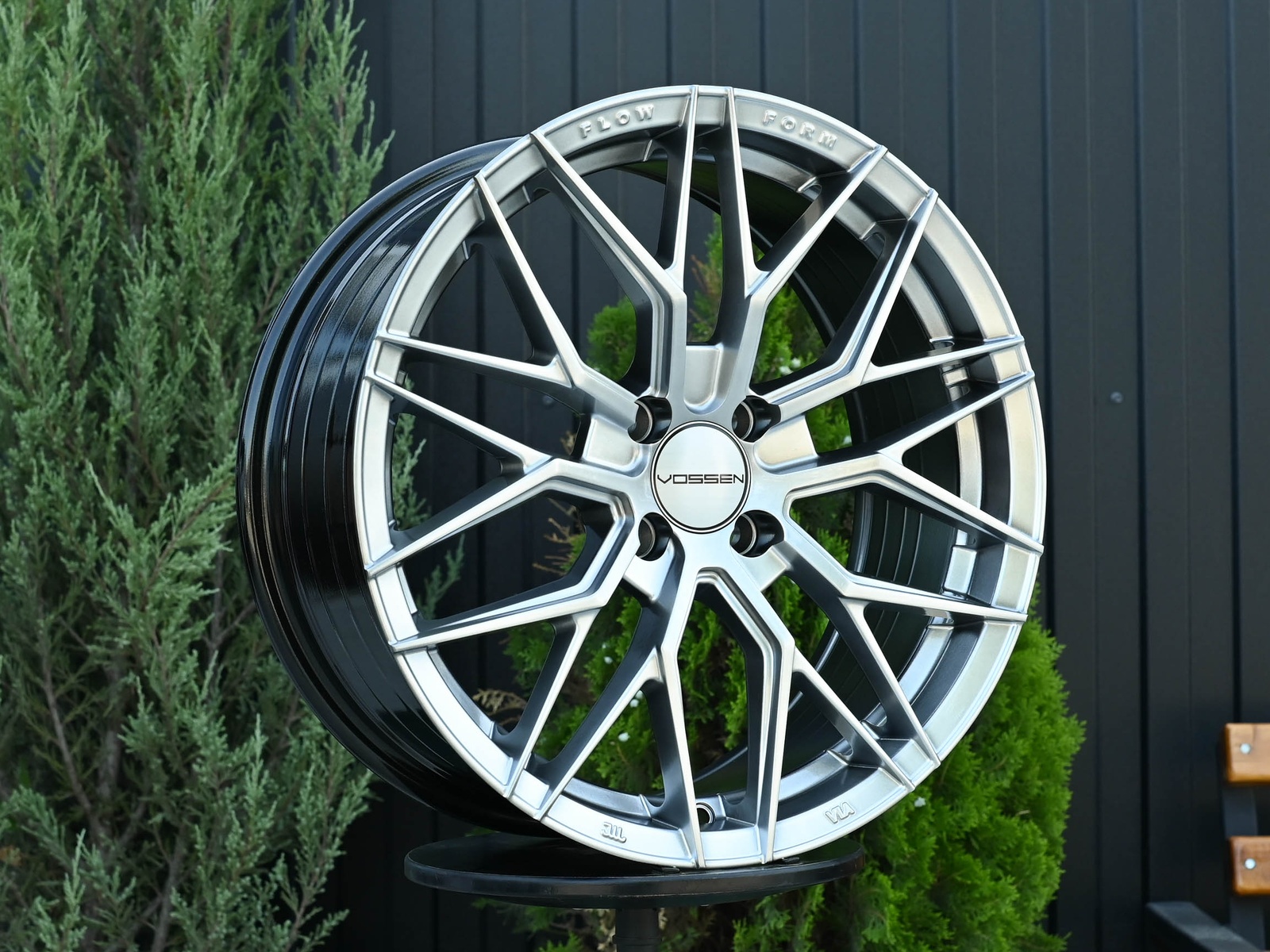 R17 Vossen 3323 Стиль 7.5J ET38 4*100 Серебро