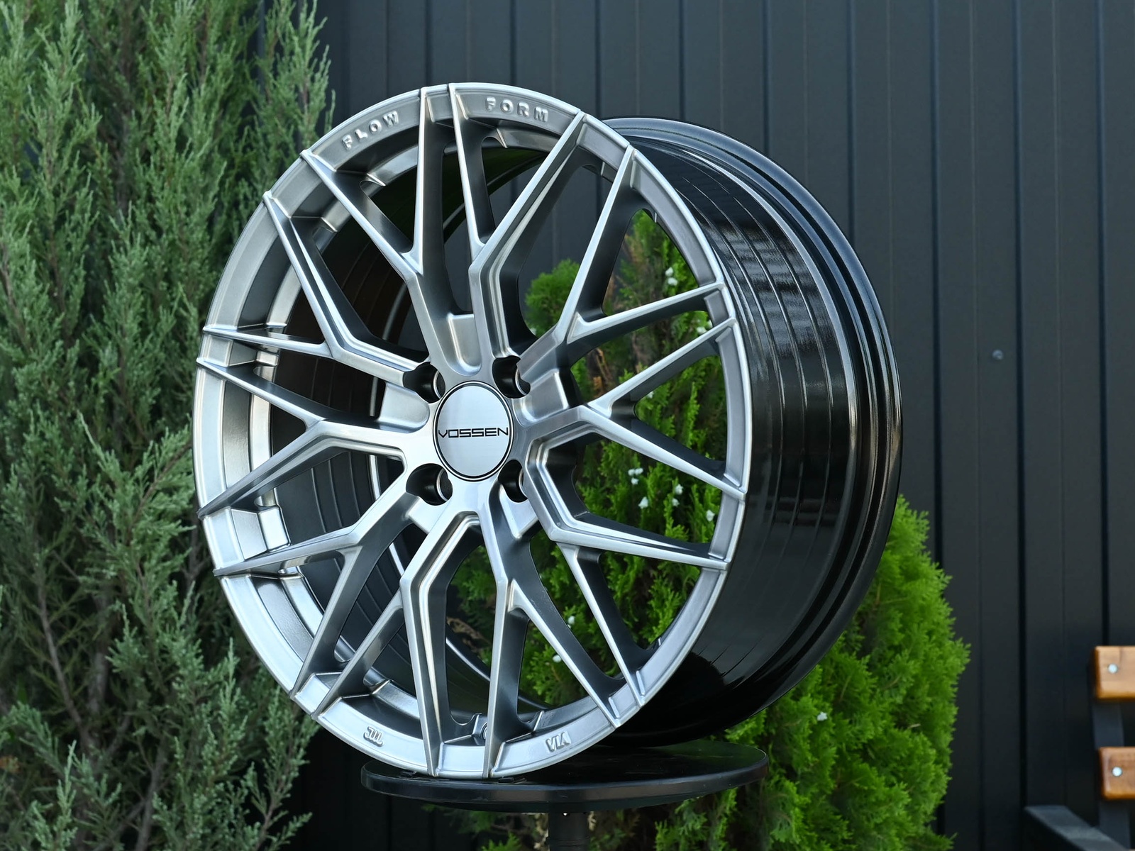 R17 Vossen 3323 Стиль 7.5J ET38 4*100 Серебро