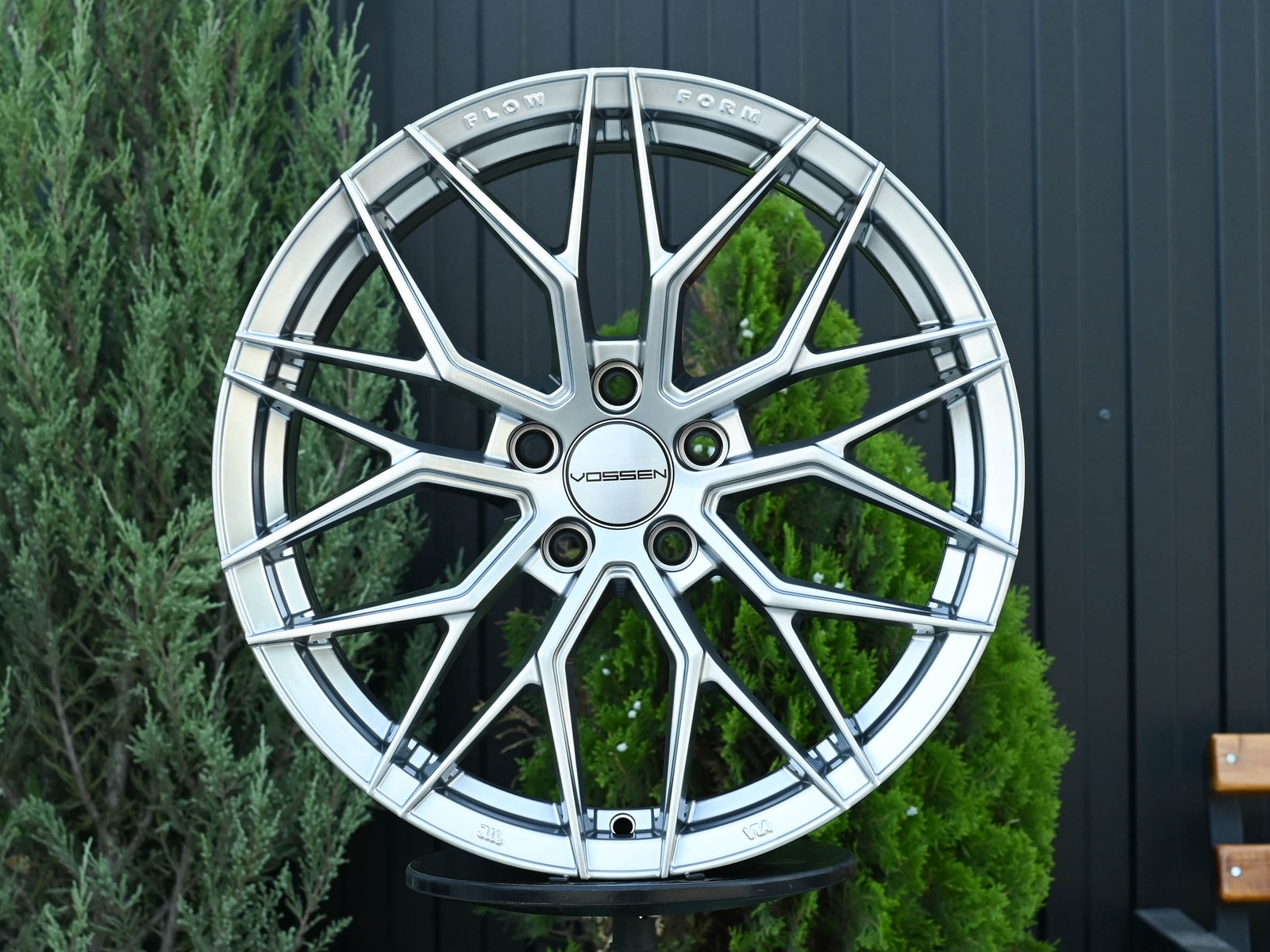 R17 Vossen 3323 Стиль 7.5J ET38 5*110 Темное серебро