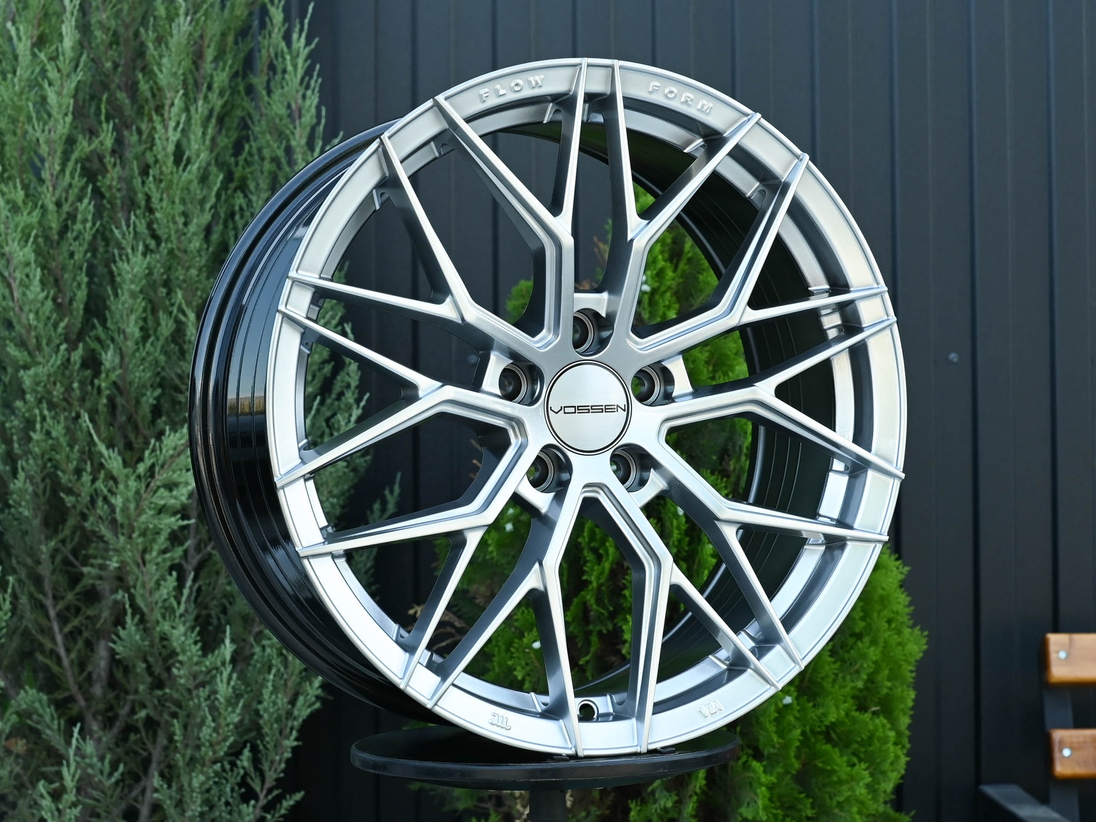 R19 Vossen 3323 Стиль 8.5J ET38 5*108 Cеребро