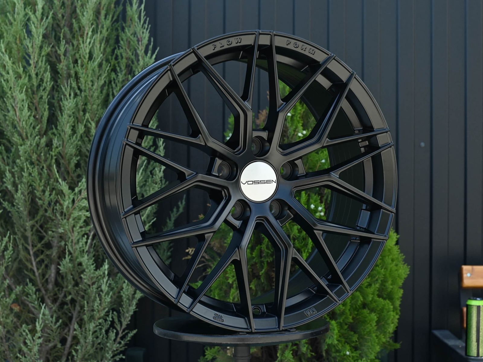 R18 Vossen 3323 Стиль 8.0J ET38 5*114.3 Черный
