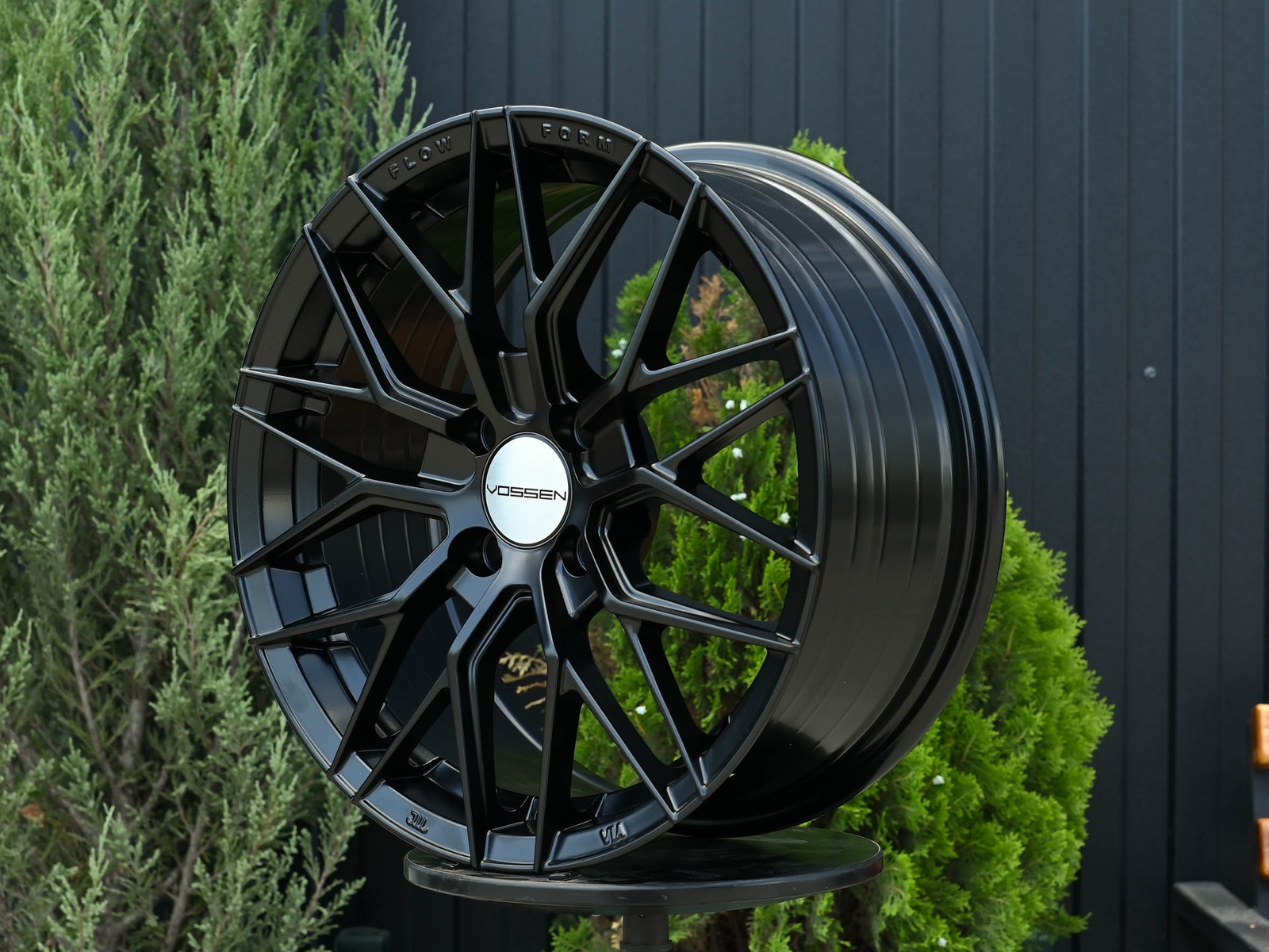 R16 Vossen 3323 стиль 7.0 ET38 4*100 Черный