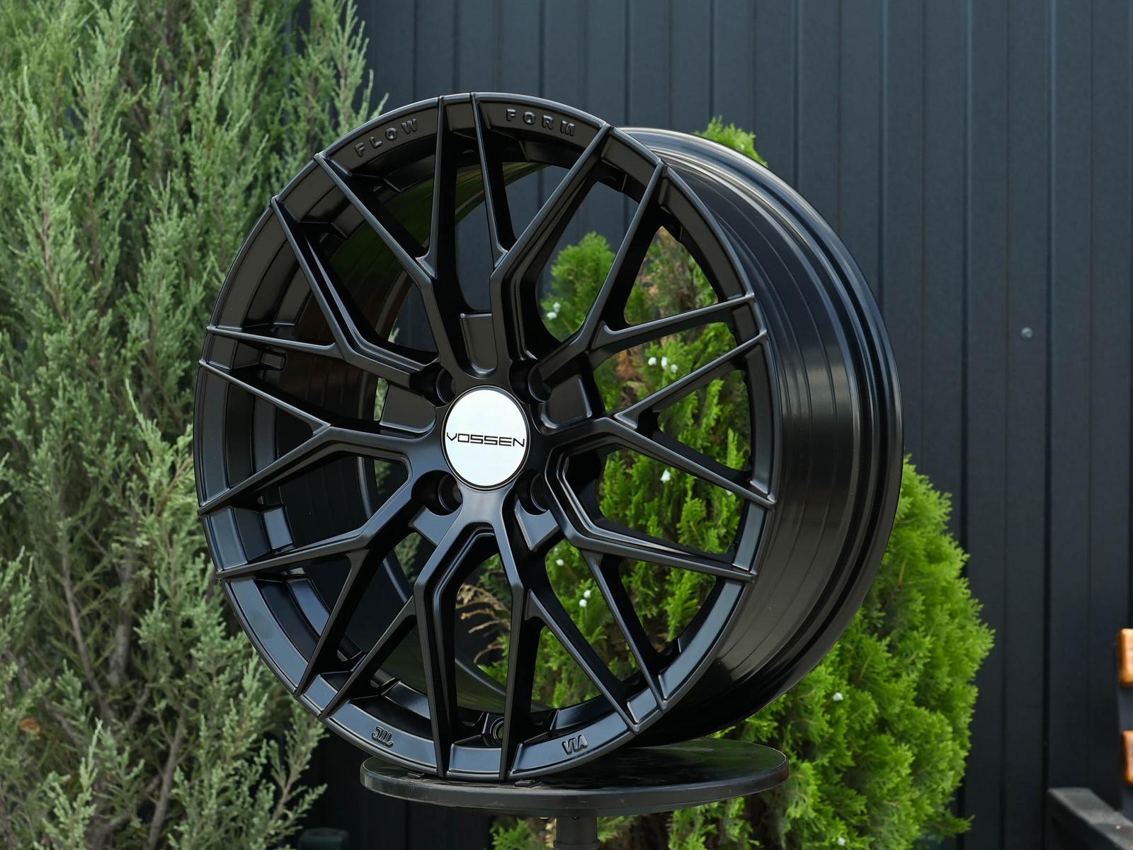 R16 Vossen 3323 стиль 7.0 ET38 4*100 Черный