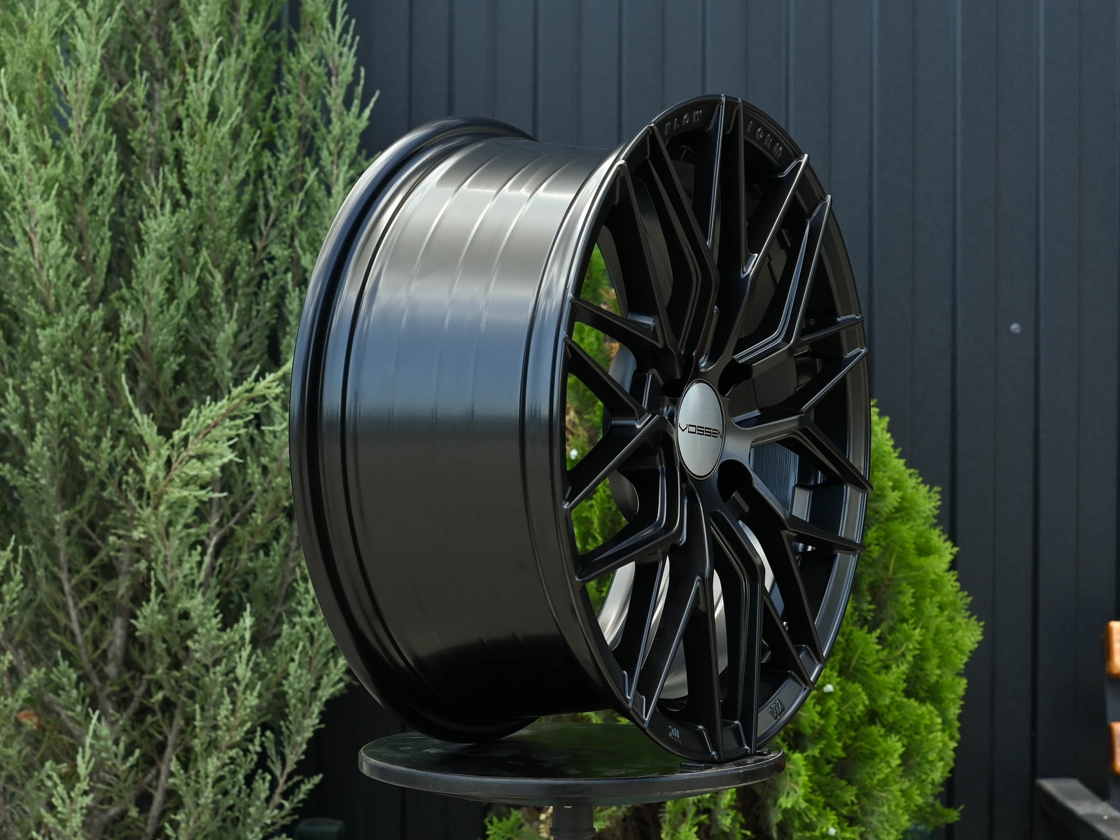 R16 Vossen 3323 стиль 7.0 ET38 4*100 Черный