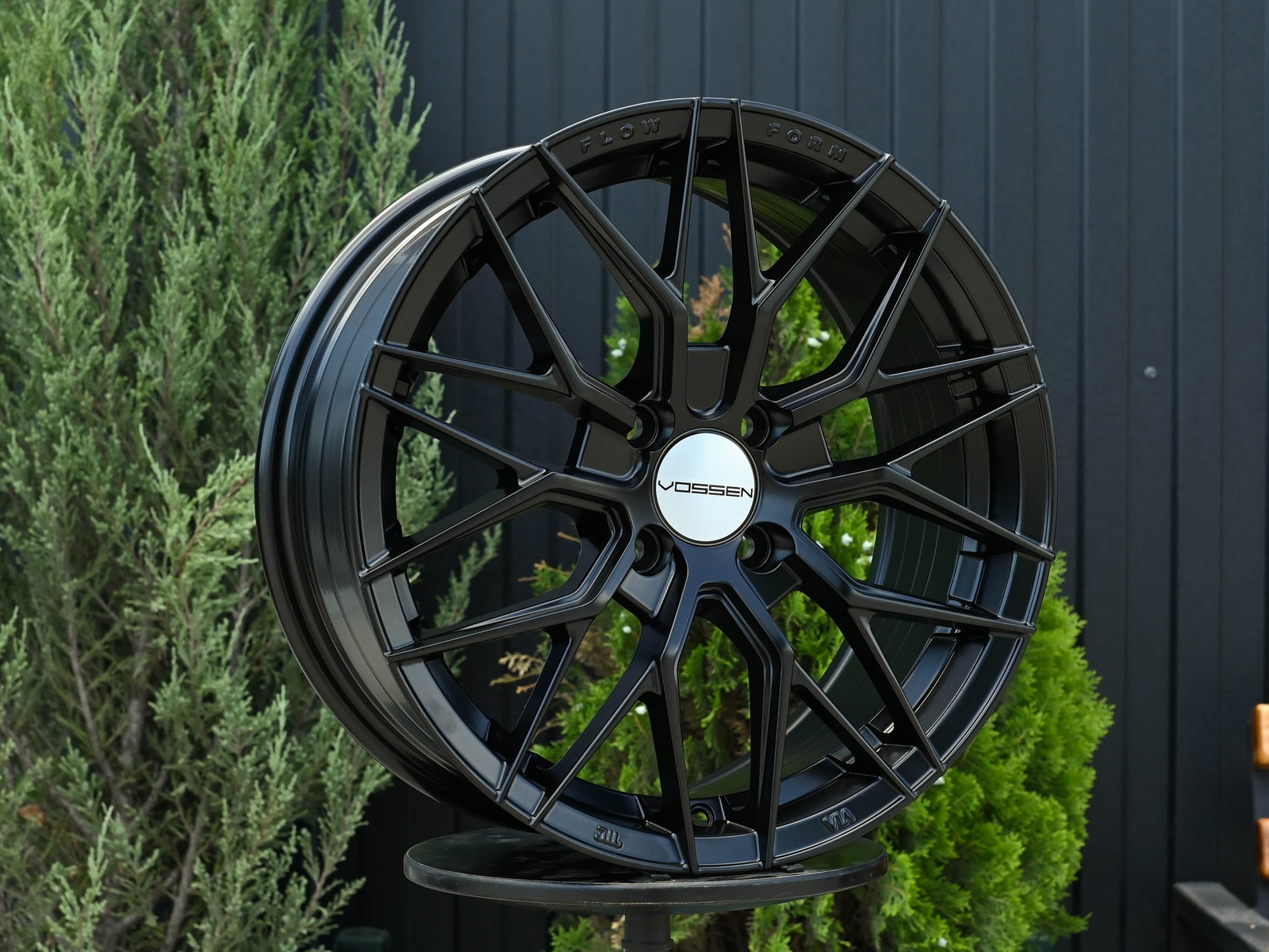 R16 Vossen 3323 стиль 7.0 ET38 4*100 Черный