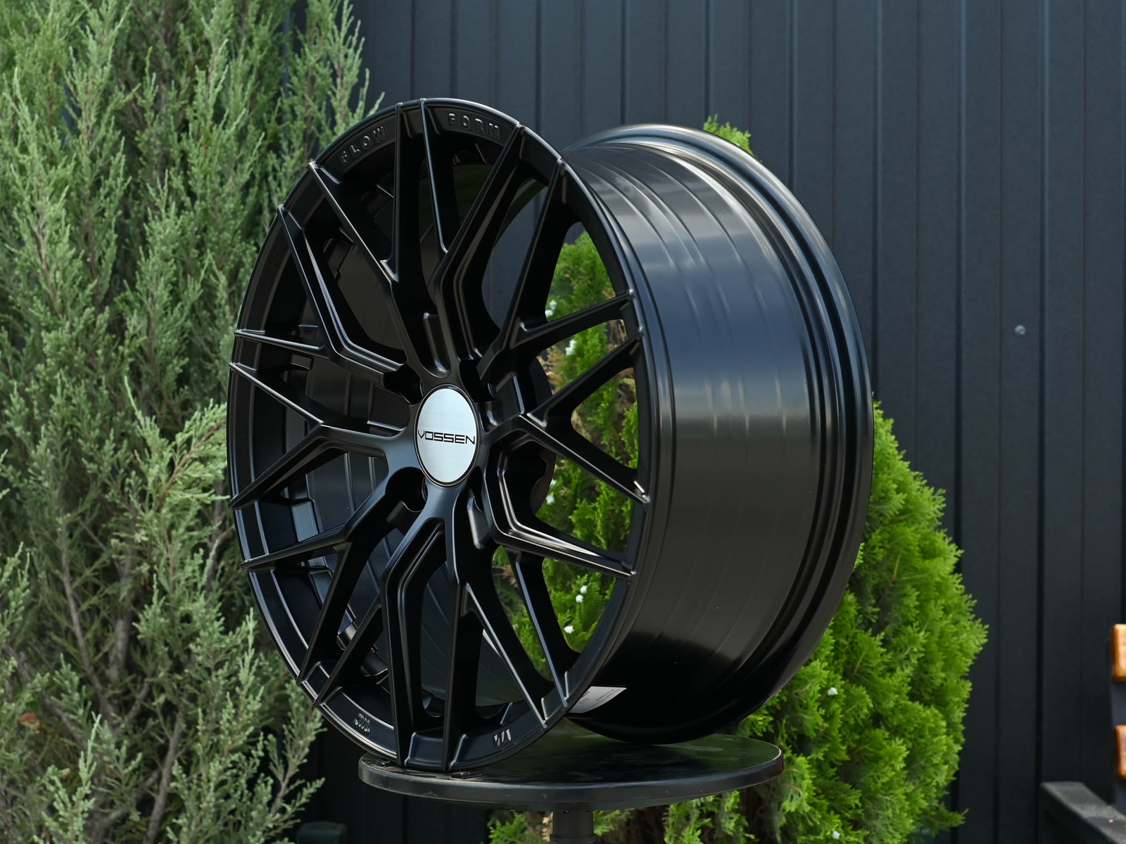 R16 Vossen 3323 стиль 7.0 ET38 4*100 Черный