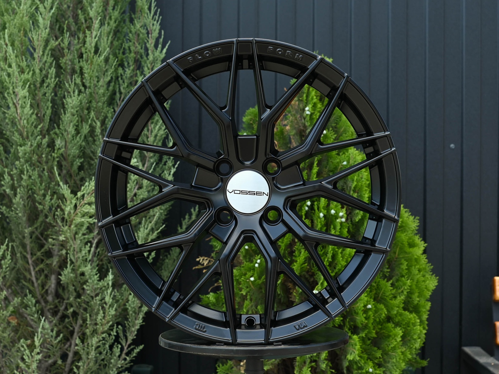 R16 Vossen 3323 стиль 7.0 ET38 4*100 Черный
