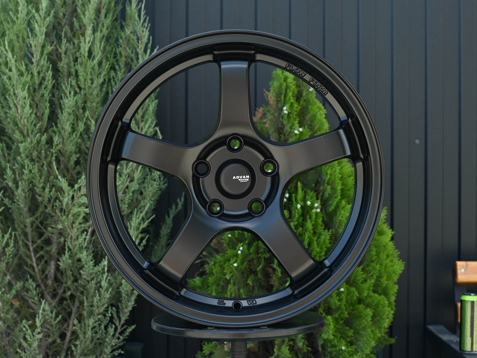 R18 Advan GT стиль 8.0 ET38 5*112 Черный