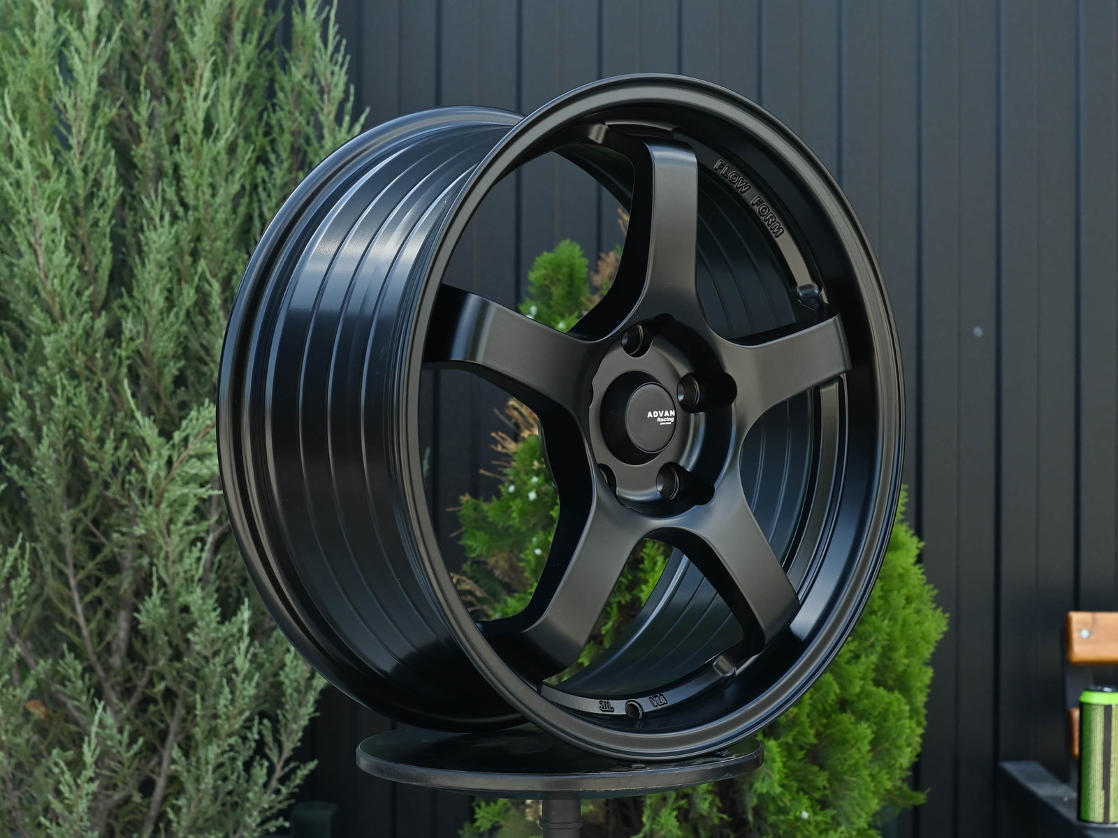 R18 Advan GT стиль 8.0 ET35 5*120 Черный