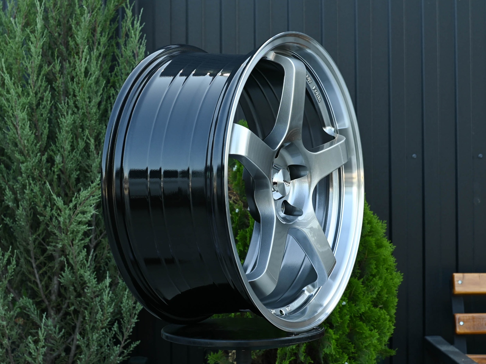 R19 Advan GT стиль 8.5 ET35 5*120 Темный хром