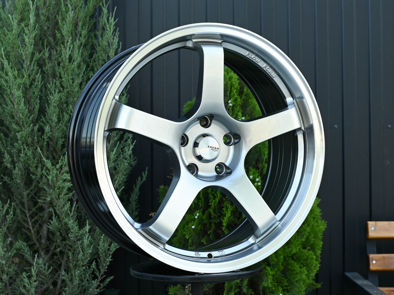 R17 Advan GT стиль 7.5 ET38 5*100 Темный хром