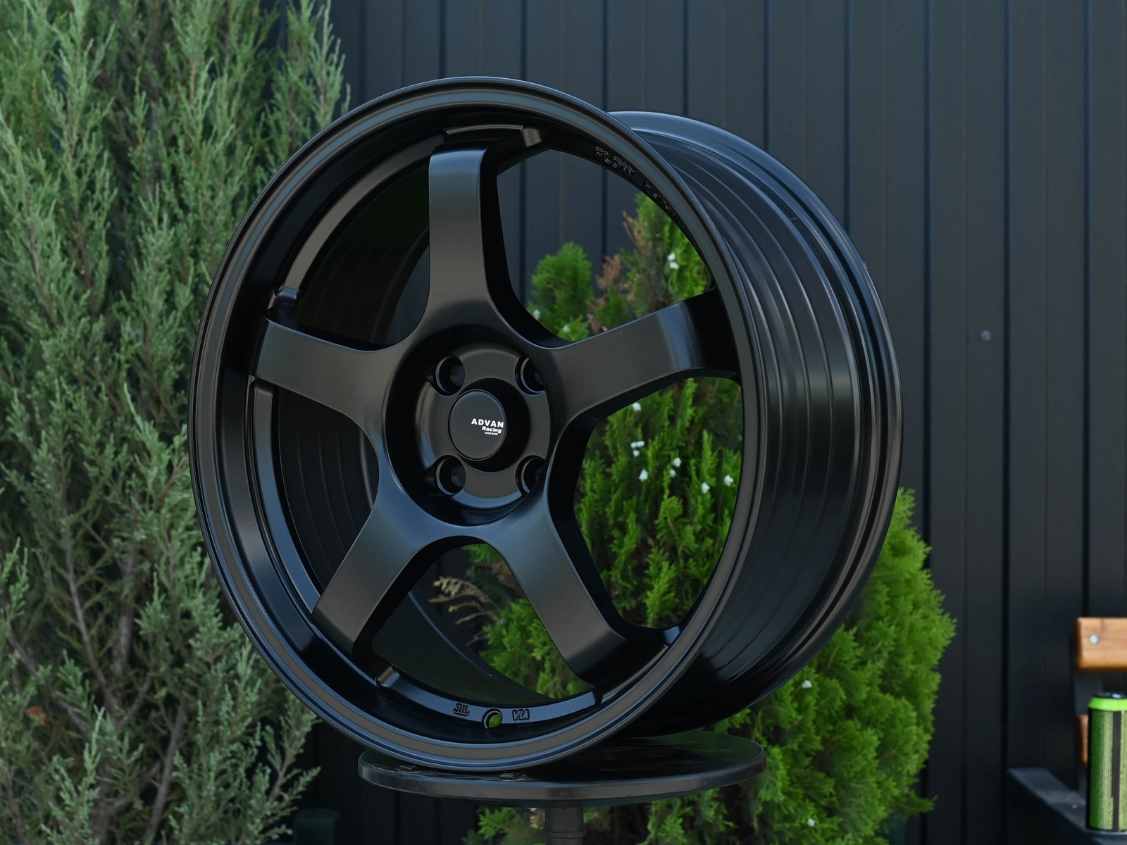 R17 Advan GT стиль 7.5 ET38 4*100 Черный
