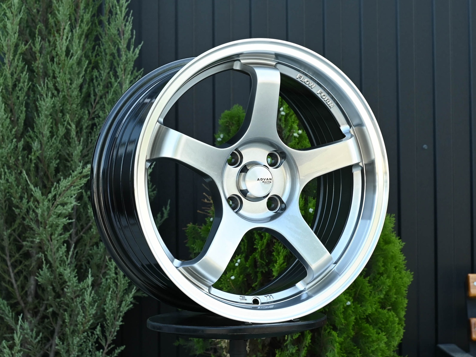 R17 Advan GT стиль 7.5 ET38 4*114.3 Темный хром
