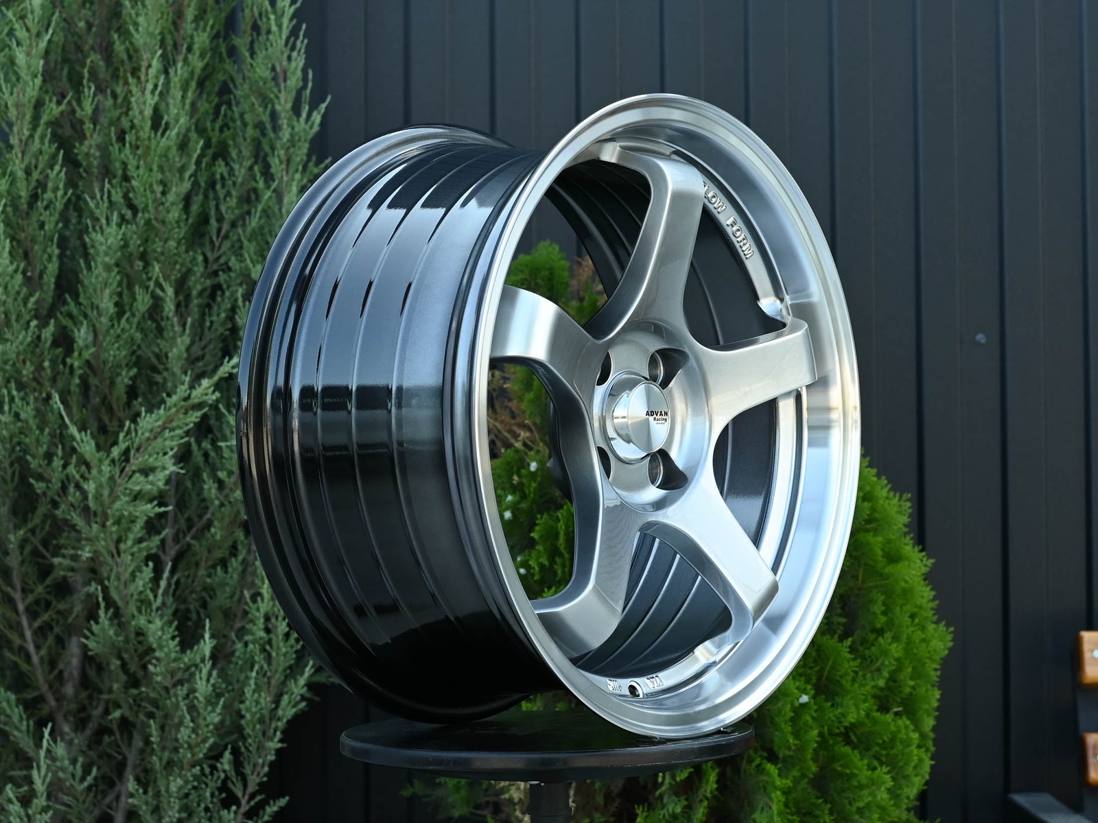 R17 Advan GT стиль 7.5 ET38 4*114.3 Темный хром