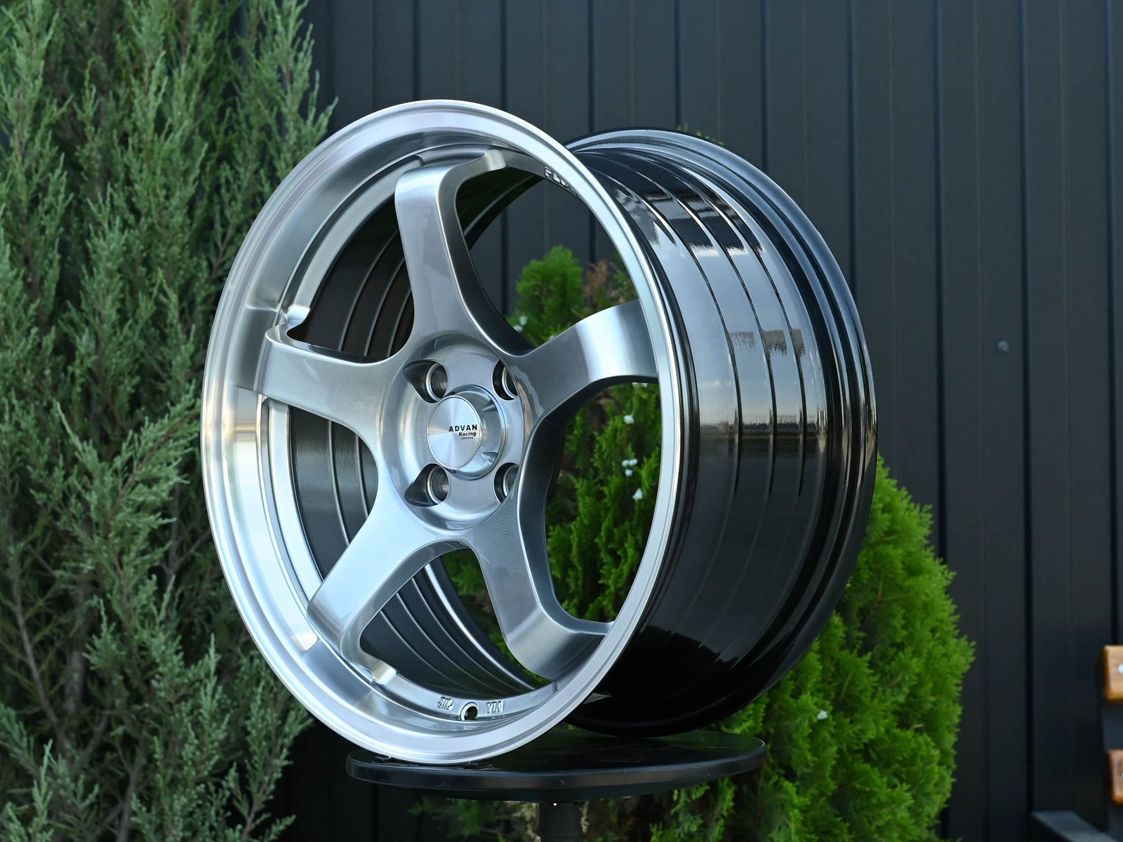R17 Advan GT стиль 7.5 ET38 4*114.3 Темный хром