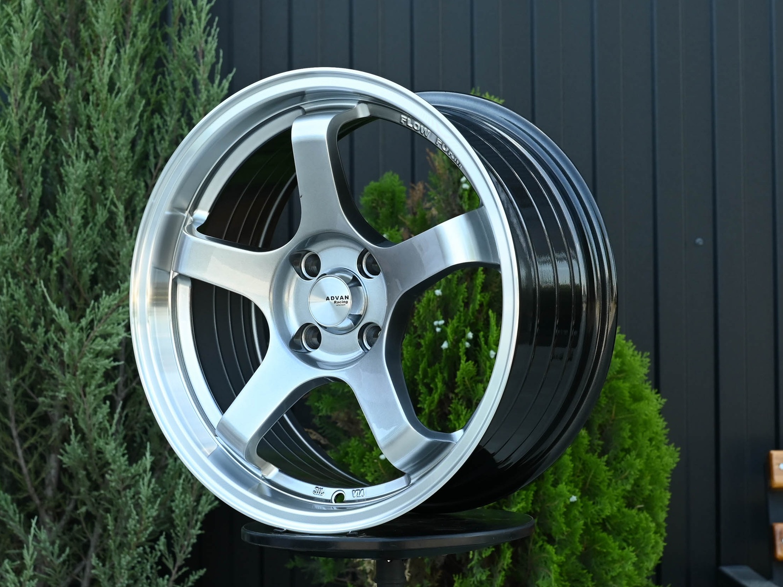 R16 Advan GT Стиль 7.5J ET30 4*100 Серебро
