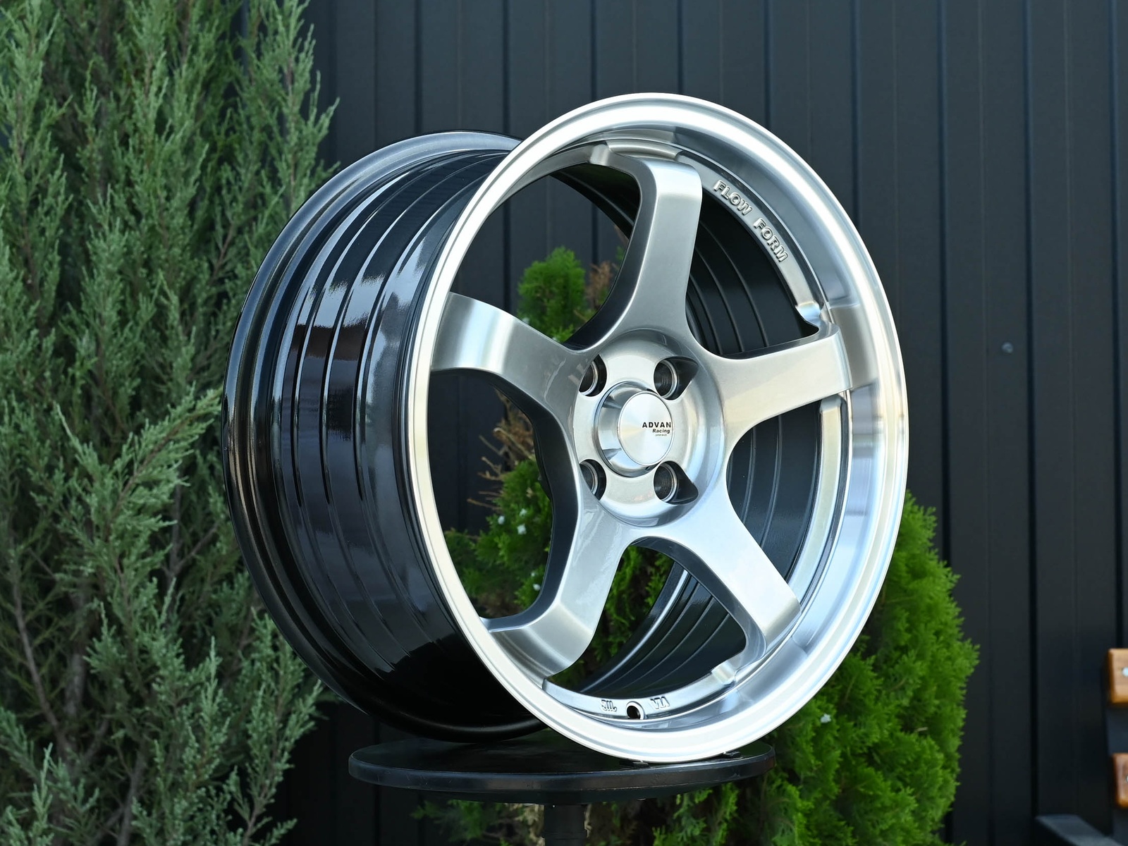 R16 Advan GT Стиль 7.5J ET30 4*100 Серебро
