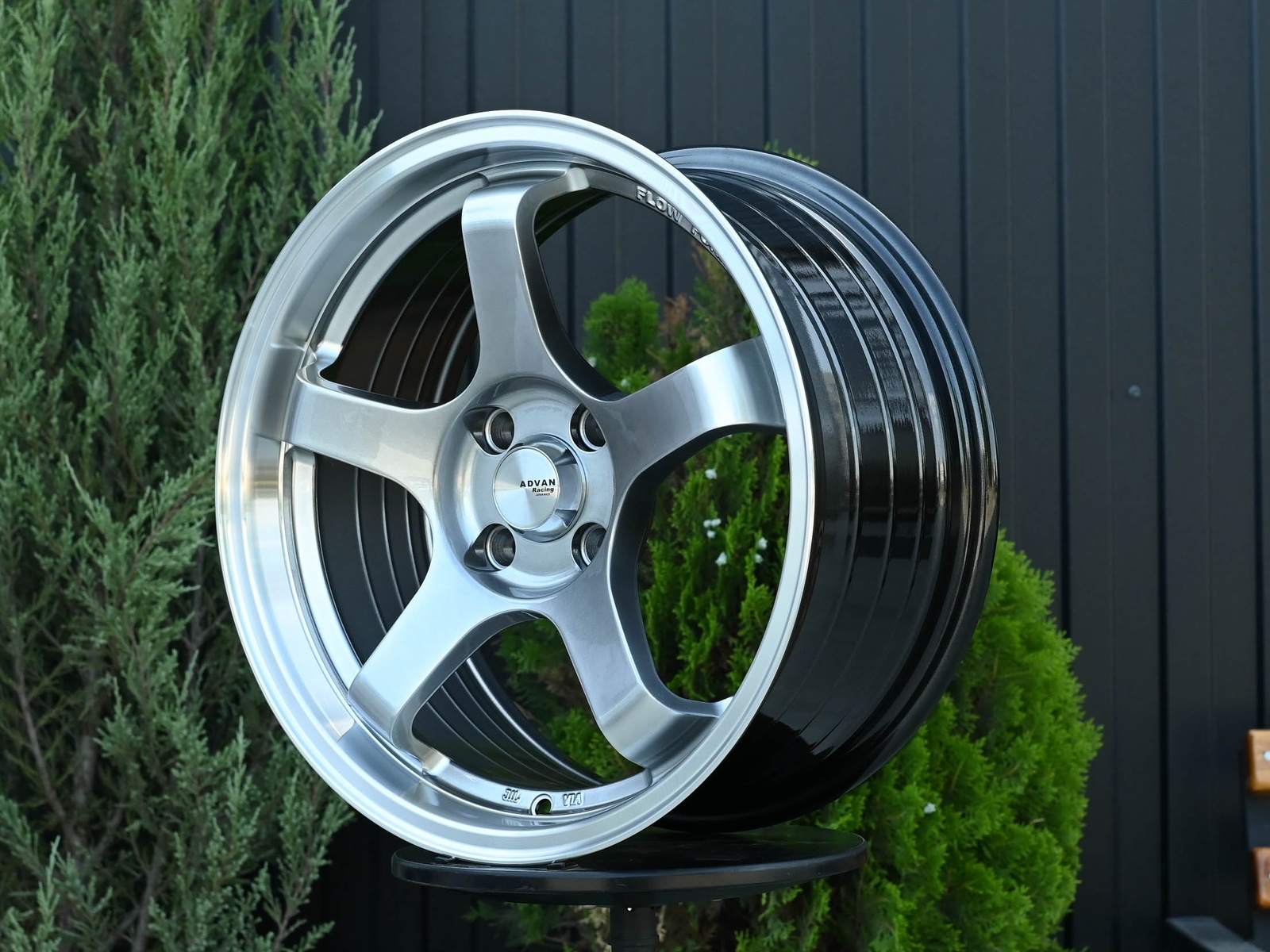 R16 Advan GT Стиль 7.5J ET30 4*100 Серебро