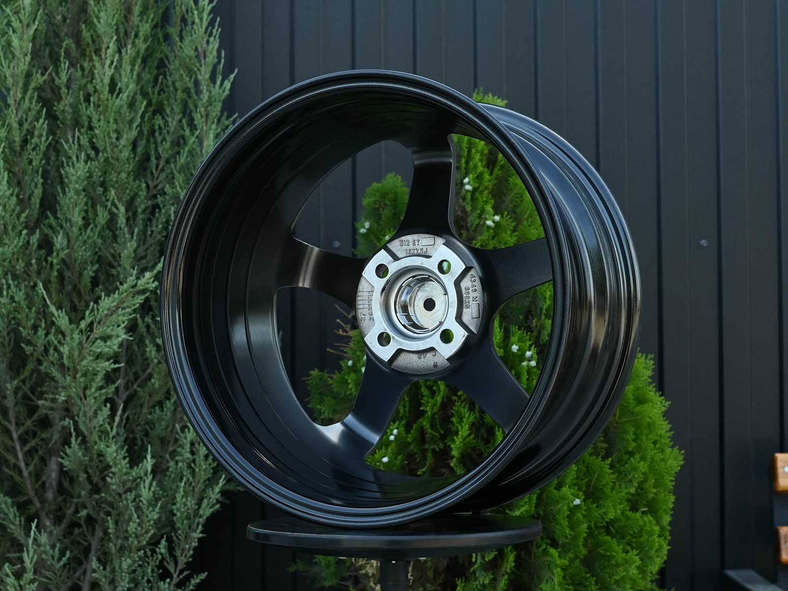 R16 Advan GT Стиль 7.5J ET30 4*100 Серебро
