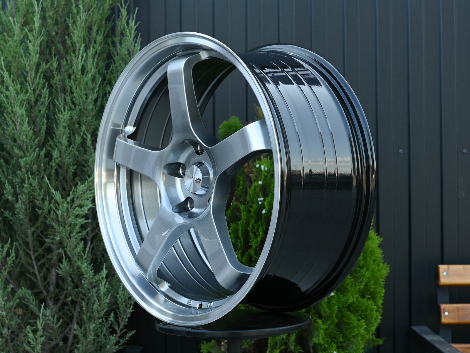 R17 Advan GT Стиль 8.5J ET33 5*100 Серебро