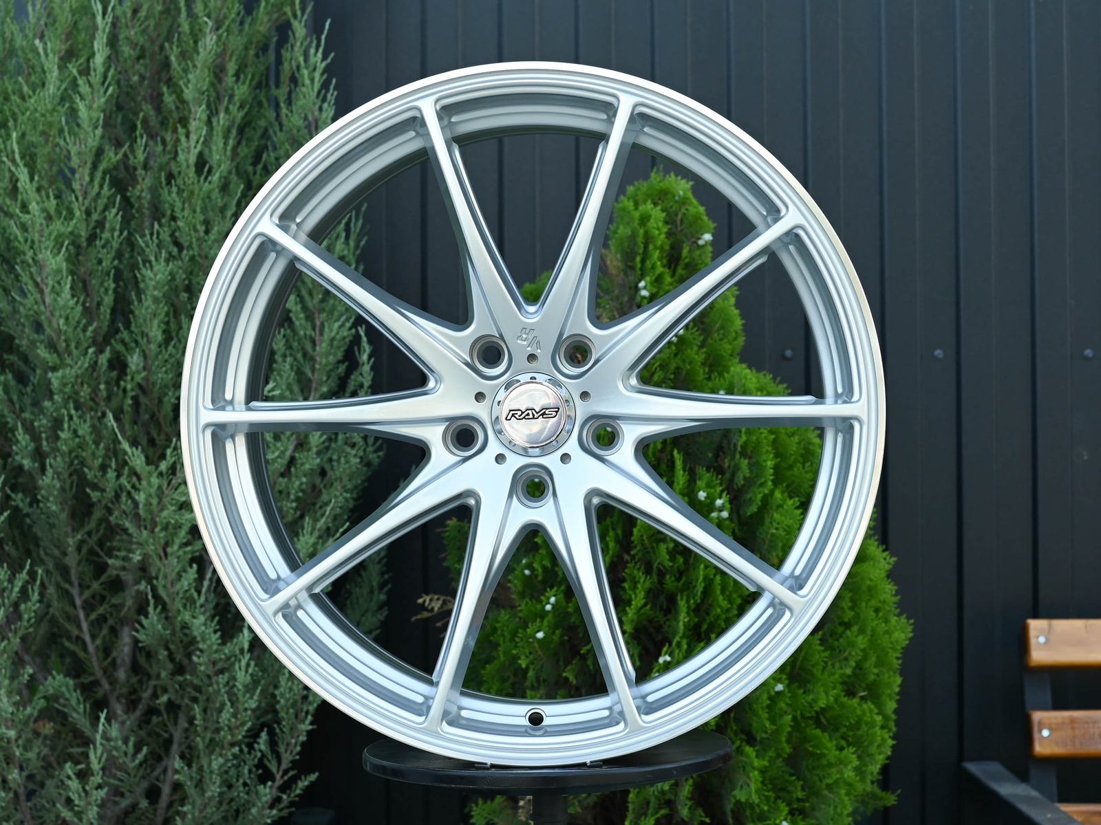 R18 Rays G25 стиль 8.0 ET40 5*114. Серебро