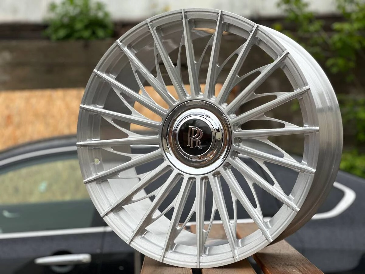 Rolls-Royce Cullinan 2212131