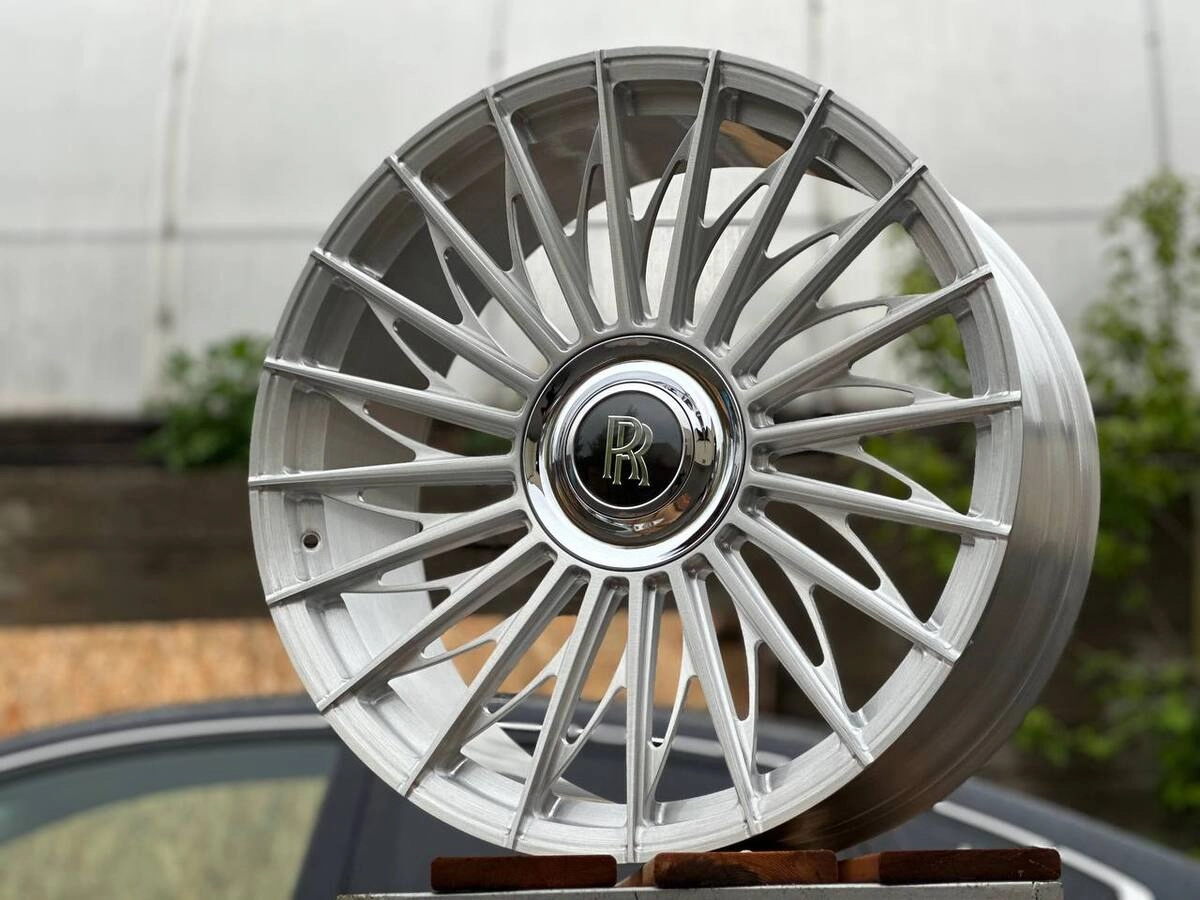 Rolls-Royce Cullinan 2212131