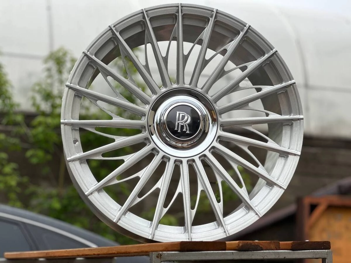 Rolls-Royce Cullinan 2212131