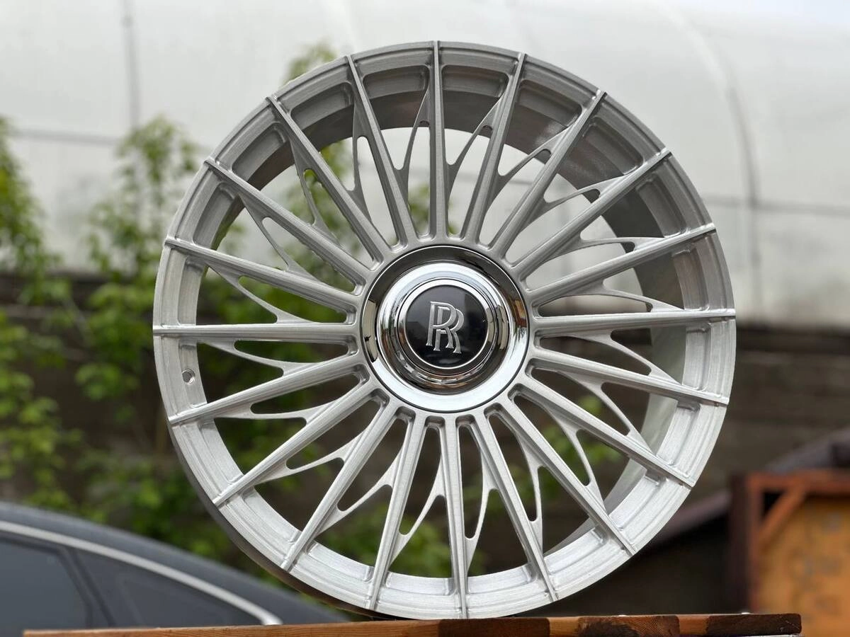 Rolls-Royce Cullinan 2212131