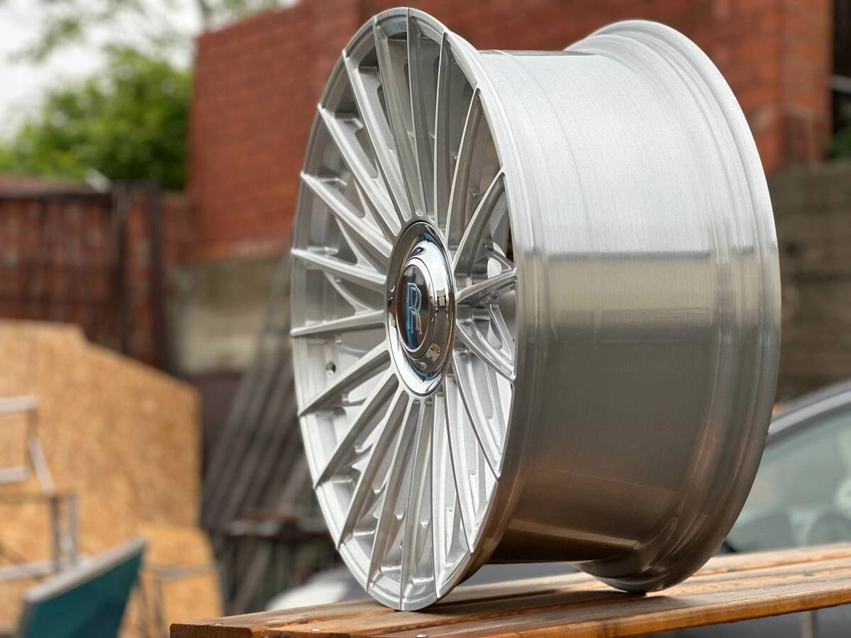Rolls-Royce Cullinan 2212131