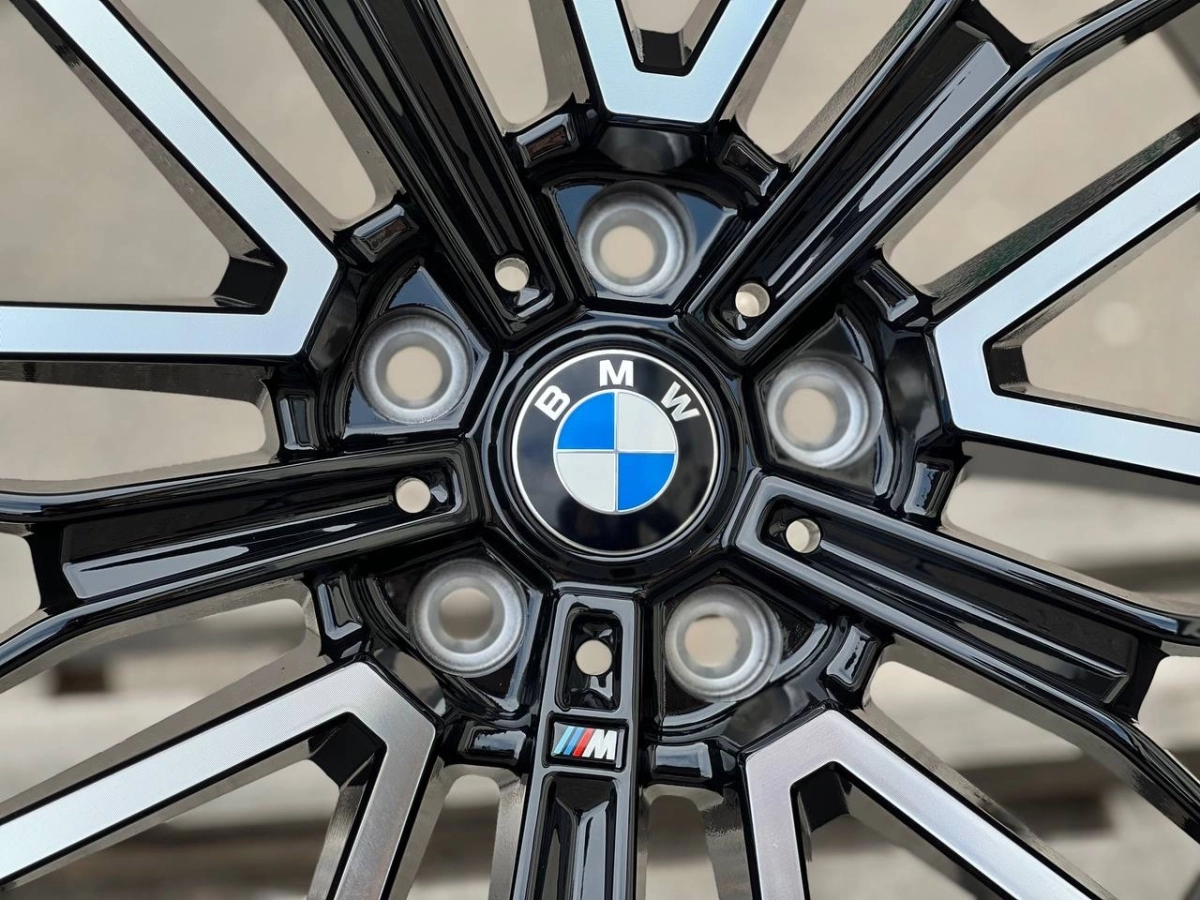 BMW F8817
