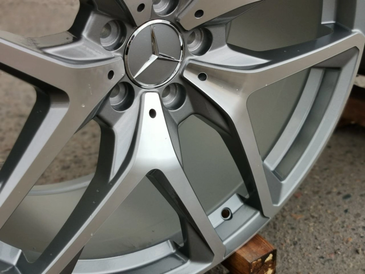 Mercedes AMG 5528