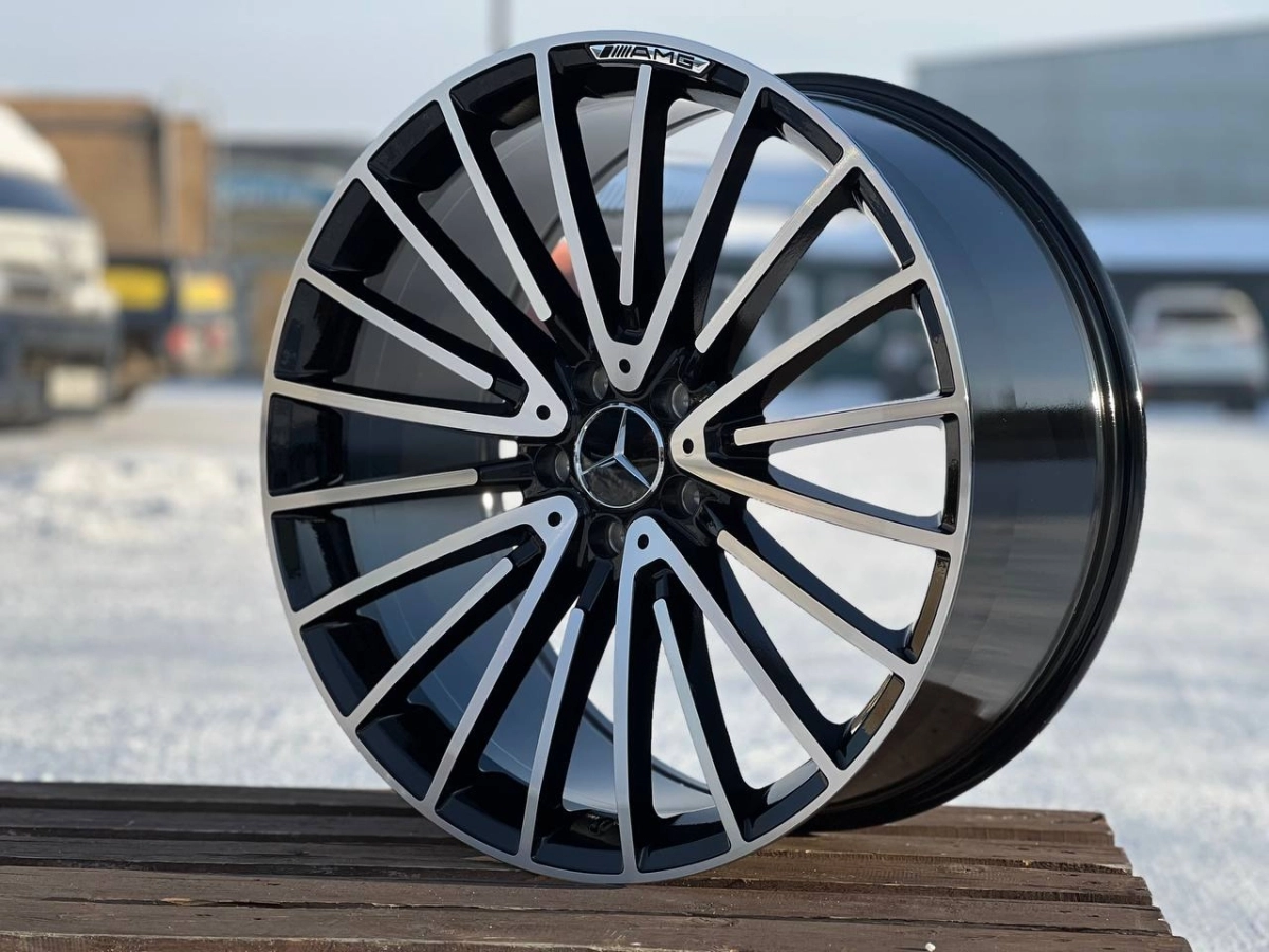 Mercedes AMG 0235