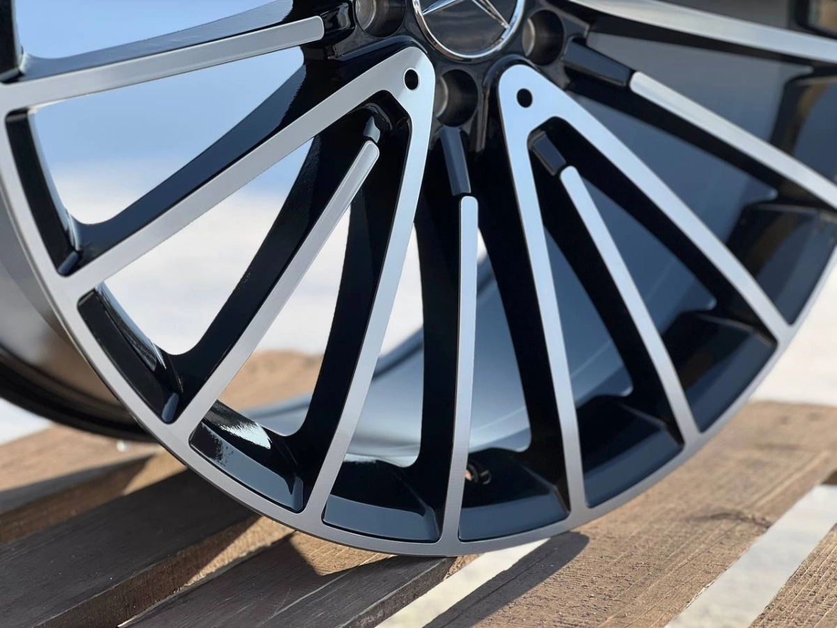 Mercedes AMG 0235