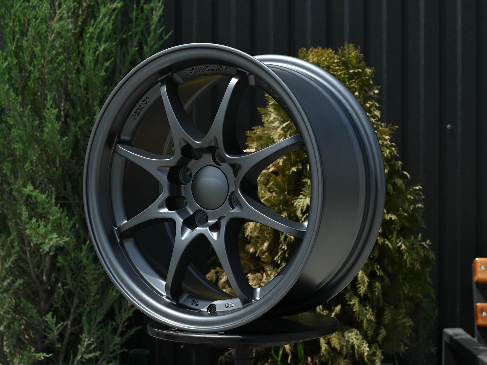 R15 Volk Racing CE28 Стиль 7.0J ET35 4*100/114.3 Графит